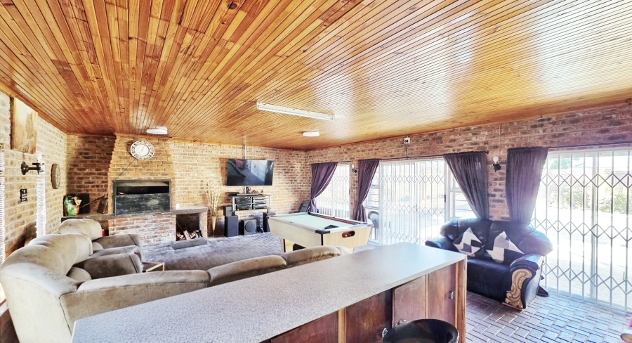 5 Bedroom Property for Sale in Kabega Park Eastern Cape